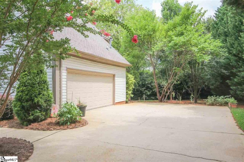 Property image 2 at 4 PERIWINKLE Court, Greenville, SC 29615