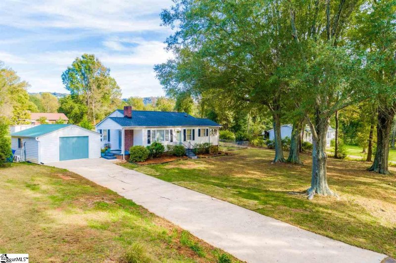 Property image 3 at 102 Stella Avenue, Greenville, SC 29609-6325