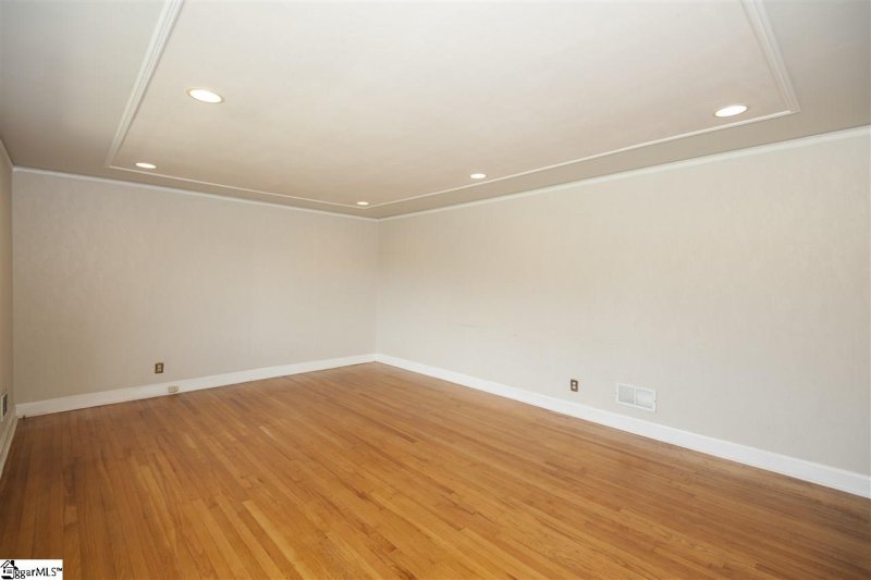 Property image 2 at 18 N Harbor Road, Greenville, SC 29611