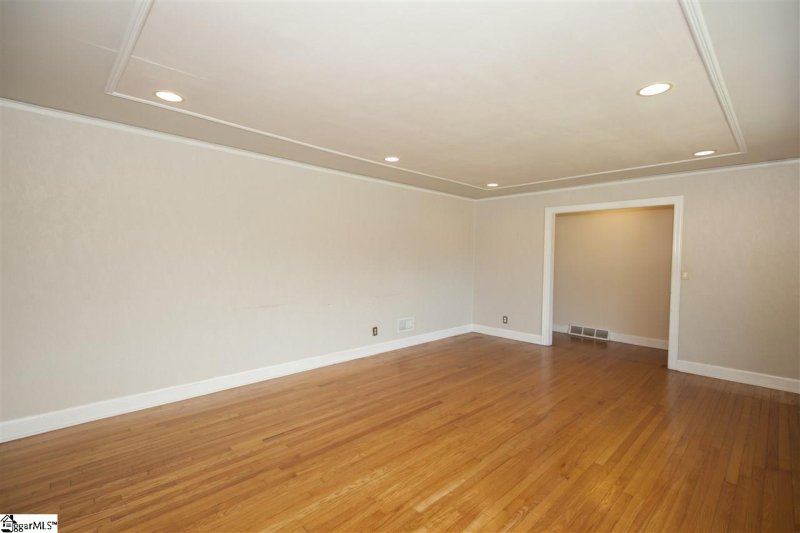 Property image 4 at 18 N Harbor Road, Greenville, SC 29611