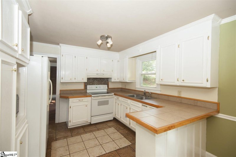 Property image 5 at 18 N Harbor Road, Greenville, SC 29611