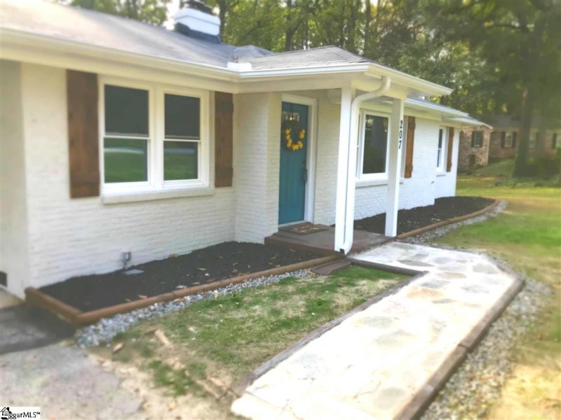 Property image 2 at 207 Helen Street, Simpsonville, SC 29681