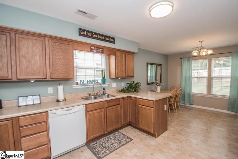 Property image 4 at 135 Cosmos Lane, Greer, SC 29651