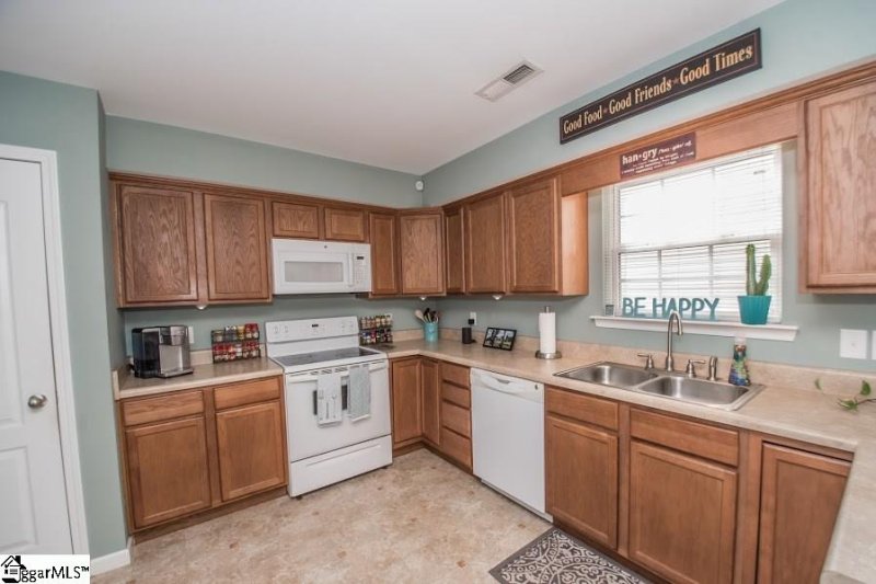 Property image 5 at 135 Cosmos Lane, Greer, SC 29651
