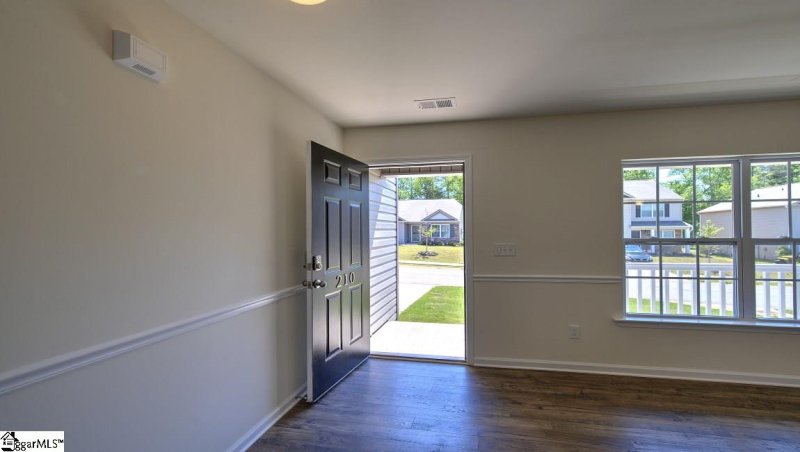 Property image 2 at 210 Willow Grove Way, Piedmont, SC 29673