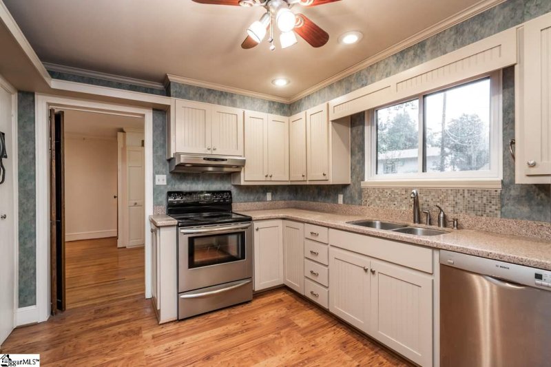 Property image 3 at 403 Rockmont Road, Greenville, SC 29615