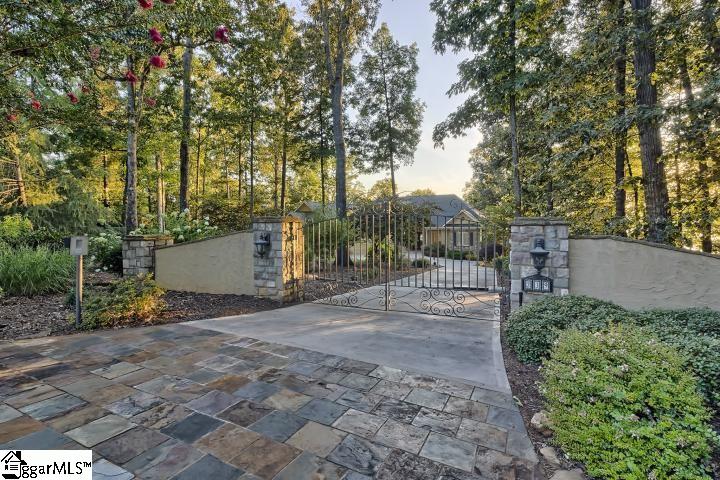 Property image 2 at 239 Winding Oaks Drive, Seneca, SC 29672