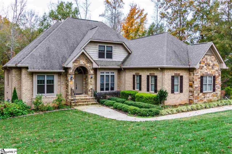 Property image 2 at 9 Woodland Hills Lane, Fountain Inn, SC 29644