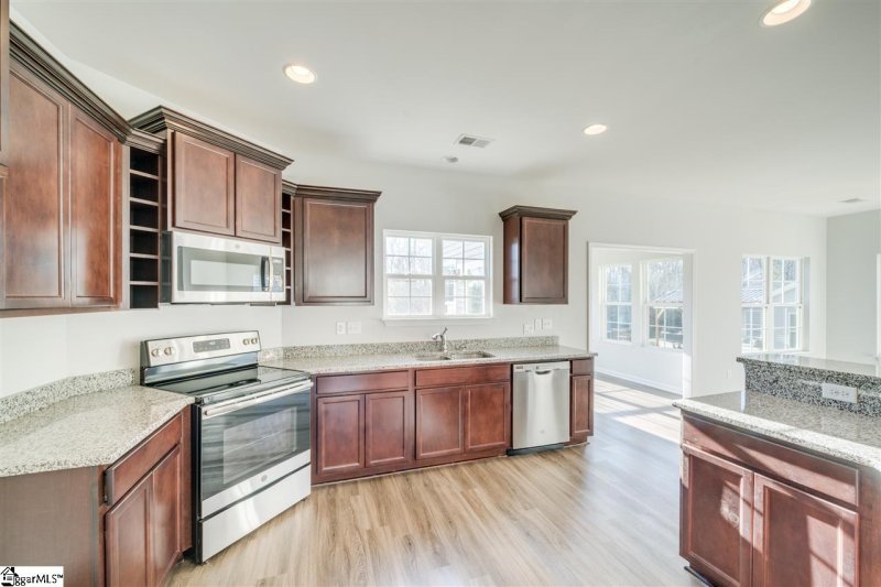 Property image 5 at 310 Autumn Glen Drive, Spartanburg, SC 29303