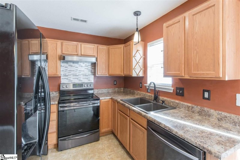 Property image 4 at 401 Juniper Leaf Way, Greer, SC 29651