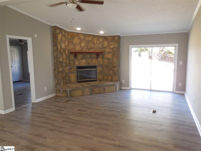 Property image 2 at 304 Walnut Crest Court, Fountain Inn, SC 29644