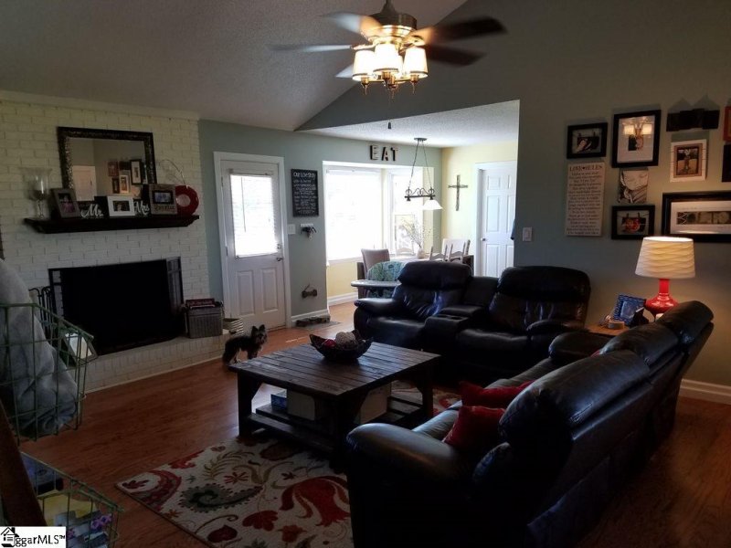 Property image 4 at 105 Cauthen Court, Moore, SC 29369