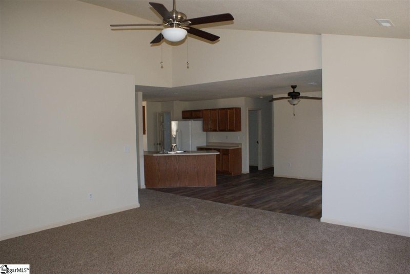 Property image 3 at 2 Landing Lane, Simpsonville, SC 29681-6520