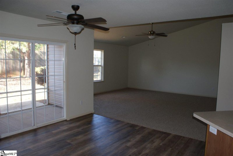 Property image 4 at 2 Landing Lane, Simpsonville, SC 29681-6520