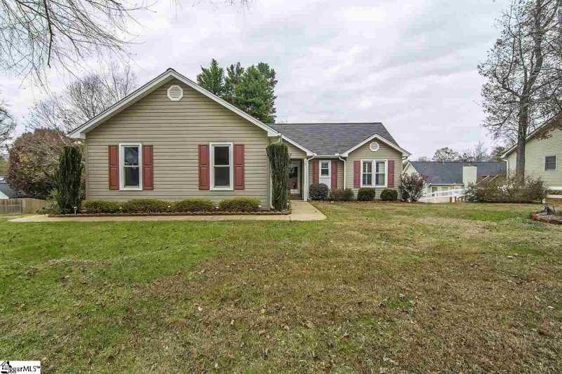 Property image 2 of 242 Waterbury Court in Ambergate, Simpsonville, SC 29680
