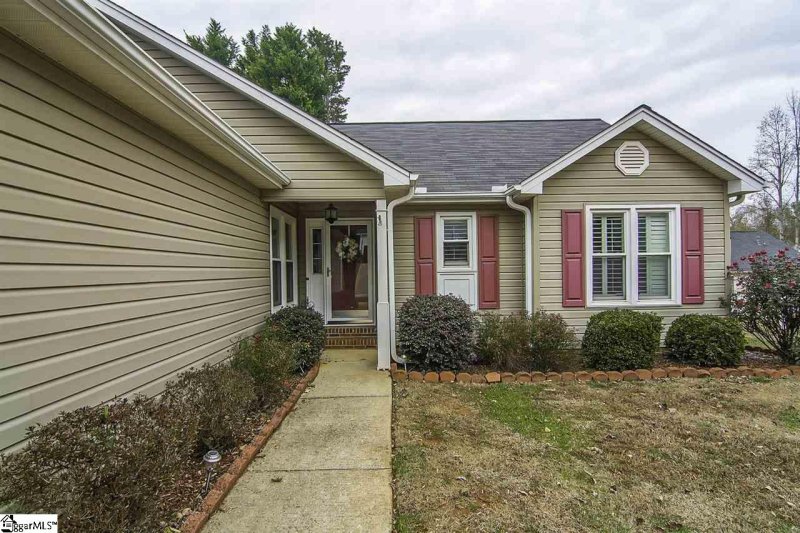 Property image 5 of 242 Waterbury Court in Ambergate, Simpsonville, SC 29680