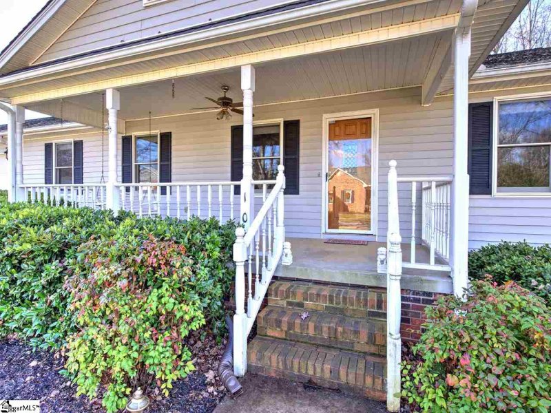 Property image 2 at 103 Windsor Street, Simpsonville, SC 29681