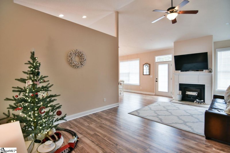 Property image 3 at 48 Stoneledges Lane, Taylors, SC 29687