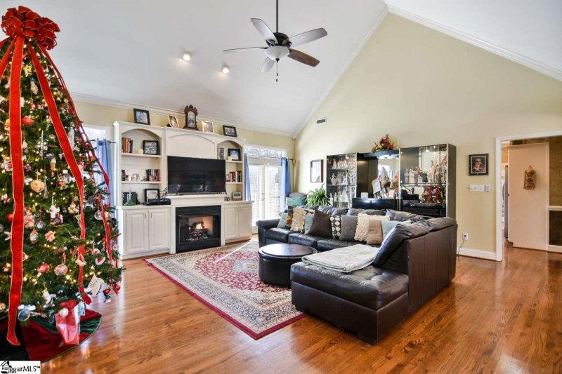 Property image 3 at 219 Hillsboro Trace, Spartanburg, SC 29301