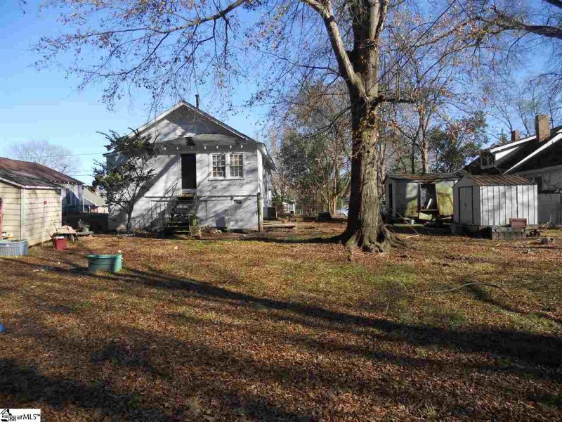 207 Henderson Street