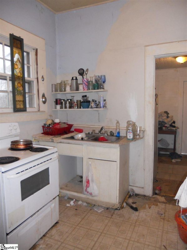 Property image 3 at 207 Henderson Street, Greenville, SC 29611-3624