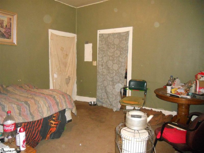 Property image 4 at 207 Henderson Street, Greenville, SC 29611-3624
