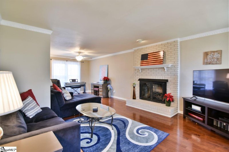 Property image 2 at 23 Dahlglen Avenue, Greenville, SC 29607