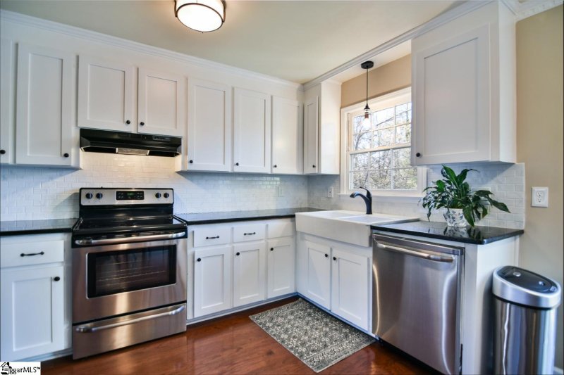 Property image 3 at 23 Dahlglen Avenue, Greenville, SC 29607