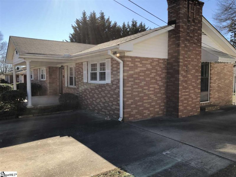 Property image 2 at 402 Reeves Drive, Simpsonville, SC 29681