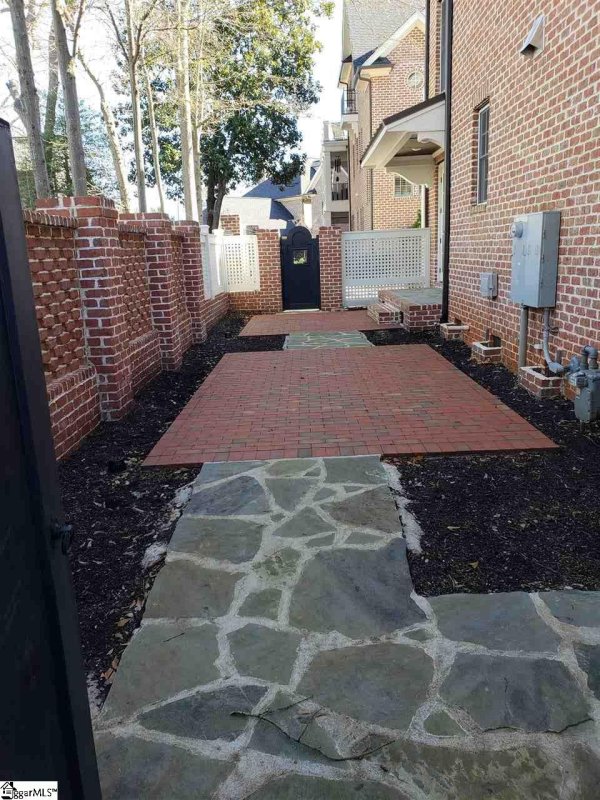 Property image 3 at 695 E McBee Avenue, Greenville, SC 29601