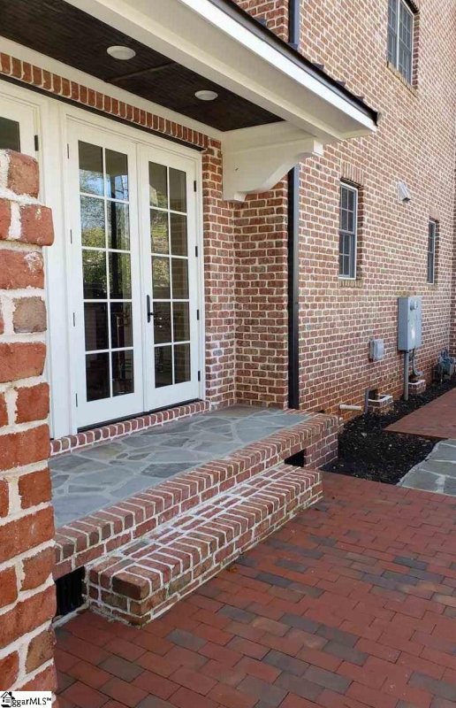 Property image 4 at 695 E McBee Avenue, Greenville, SC 29601