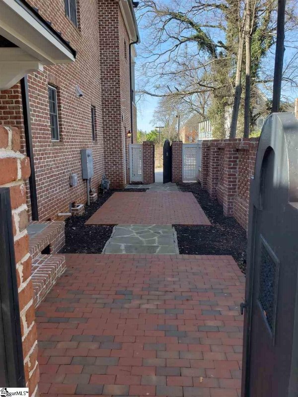 Property image 5 at 695 E McBee Avenue, Greenville, SC 29601