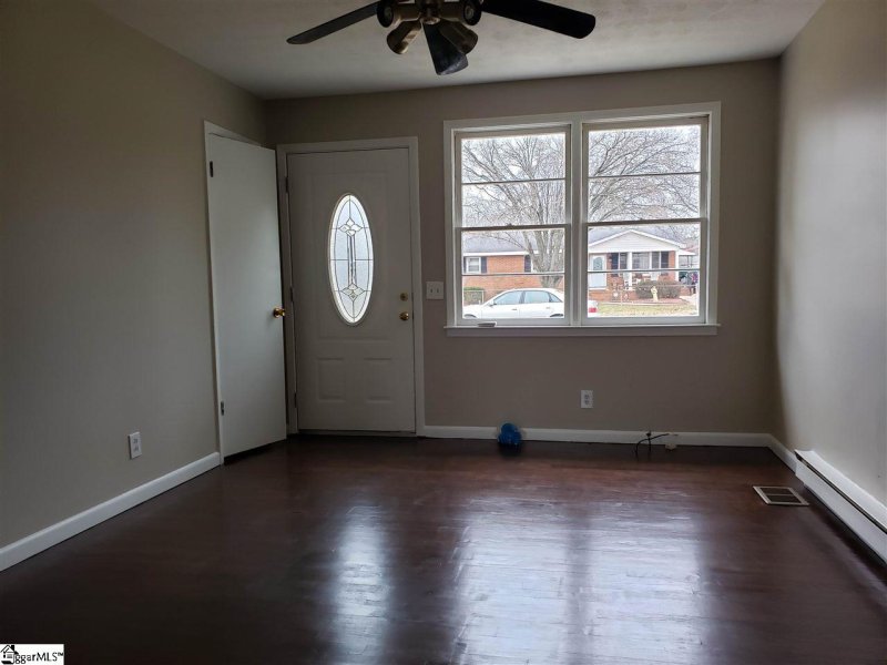 Property image 2 at 15 Melrose Road, Greenville, SC 29605