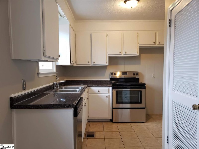 Property image 5 at 15 Melrose Road, Greenville, SC 29605