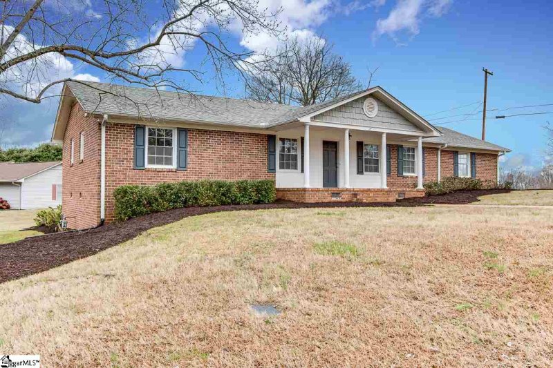 Property image 2 at 109 Churchill Avenue, Greer, SC 29651