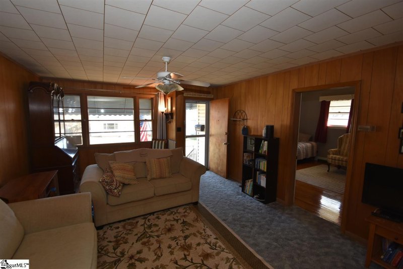 Property image 2 at 686 Maywood Street, Spartanburg, SC 29303