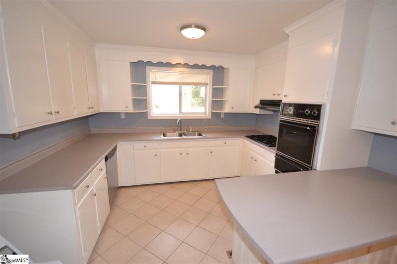 Property image 2 at 25 Forestdale Drive, Taylors, SC 29687