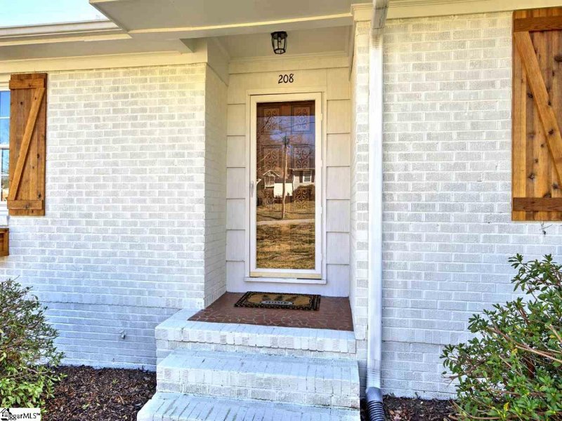 Property image 2 at 208 Lowndes Avenue, Greenville, SC 29607