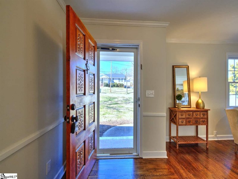 Property image 3 at 208 Lowndes Avenue, Greenville, SC 29607