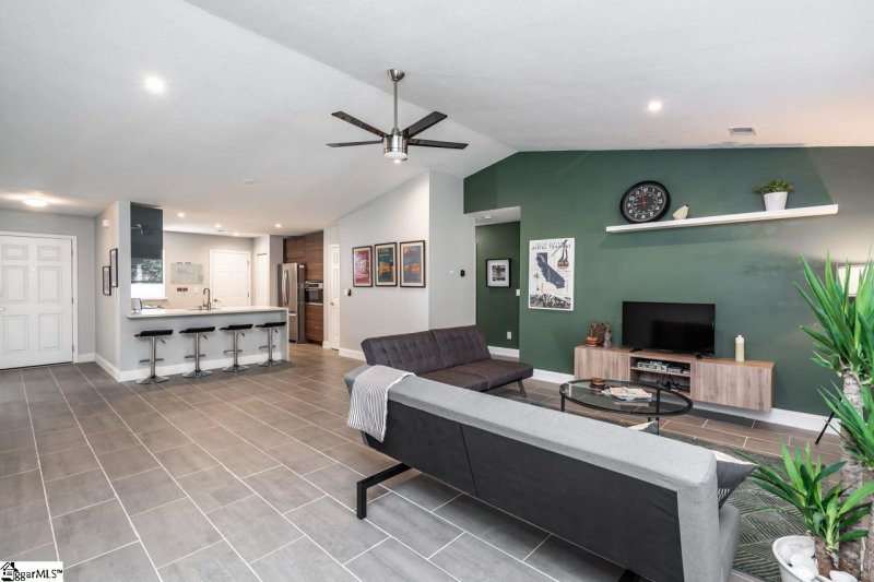 Property image 2 at 3 Alewine Court, Taylors, SC 29687