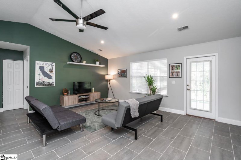 Property image 3 at 3 Alewine Court, Taylors, SC 29687