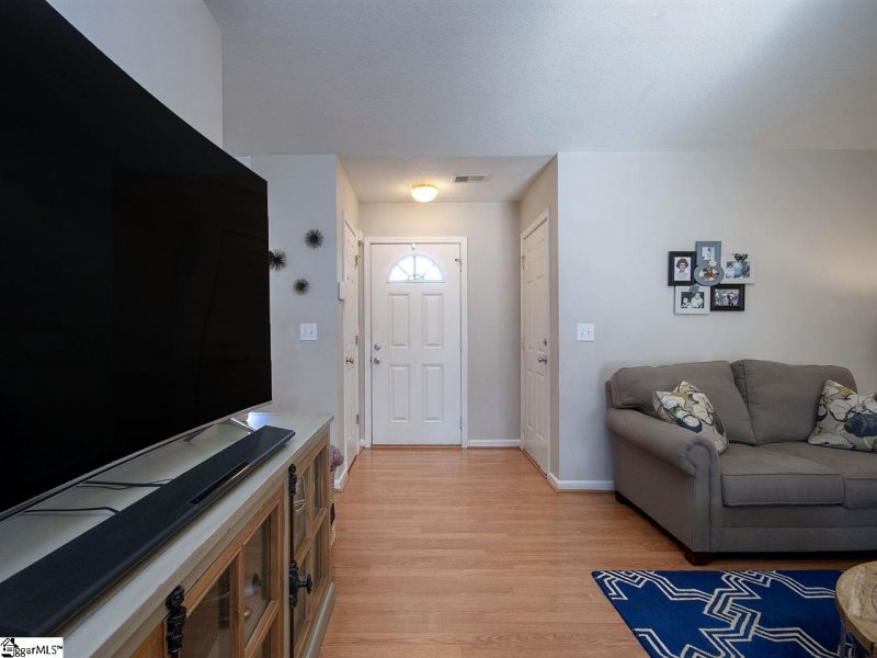 Property image 3 at 207 Kingscreek Drive, Greer, SC 29650
