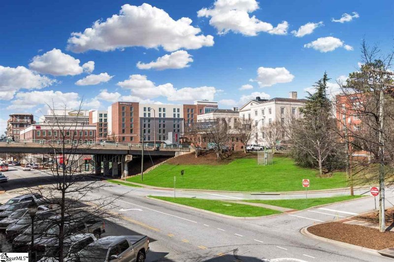 Property image 2 at 400 E McBee Avenue, Greenville, SC 29601