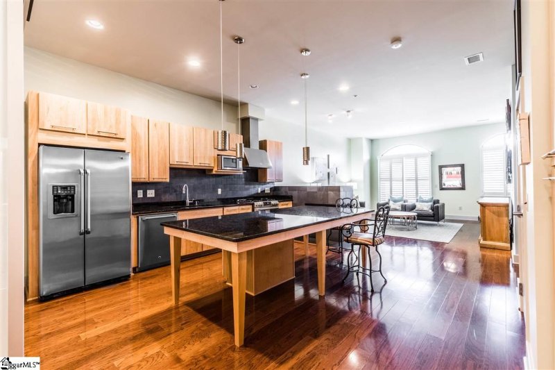 Property image 3 at 400 E McBee Avenue, Greenville, SC 29601