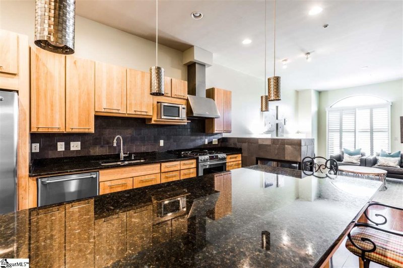 Property image 4 at 400 E McBee Avenue, Greenville, SC 29601