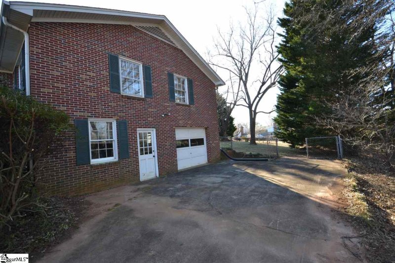 Property image 2 at 104 Montclair Road, Greer, SC 29651