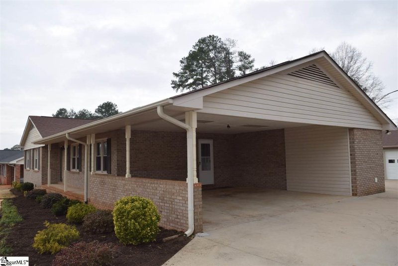 Property image 3 at 499 Hemlock Drive, Boiling Springs, SC 29316