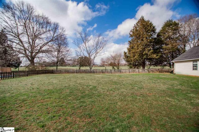 Property image 3 at 203 Legacy Farm Drive, Fountain Inn, SC 29644