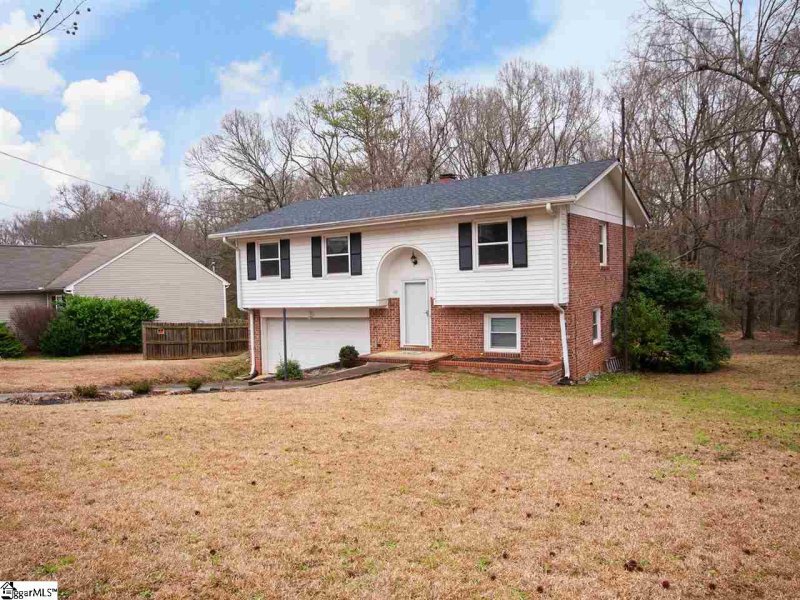 Property image 2 at 114 Woodridge Circle, Greenville, SC 29607