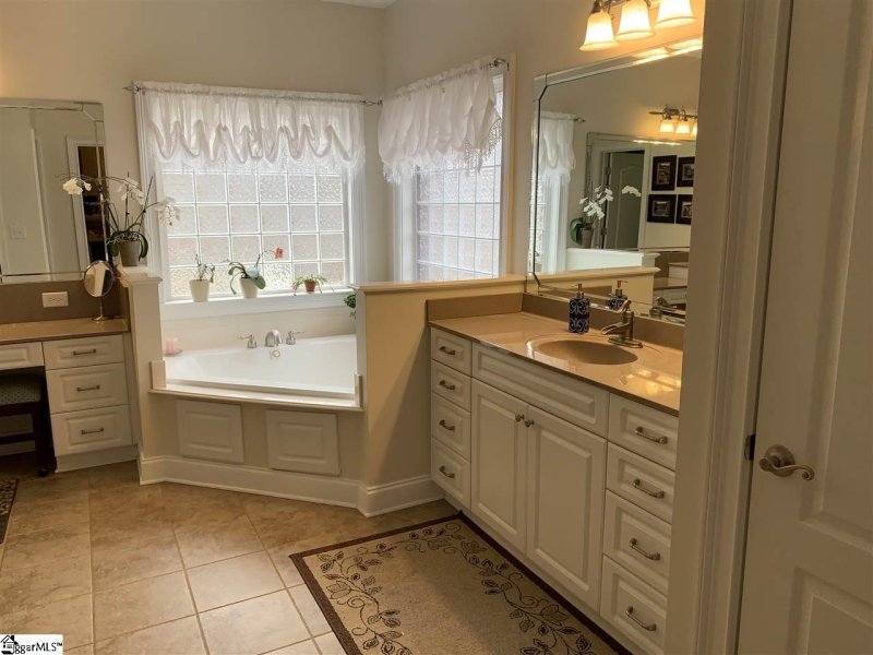 Property image 5 at 609 Innswood Court, Boiling Springs, SC 29316